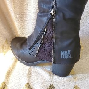 MukLuks Black Boots